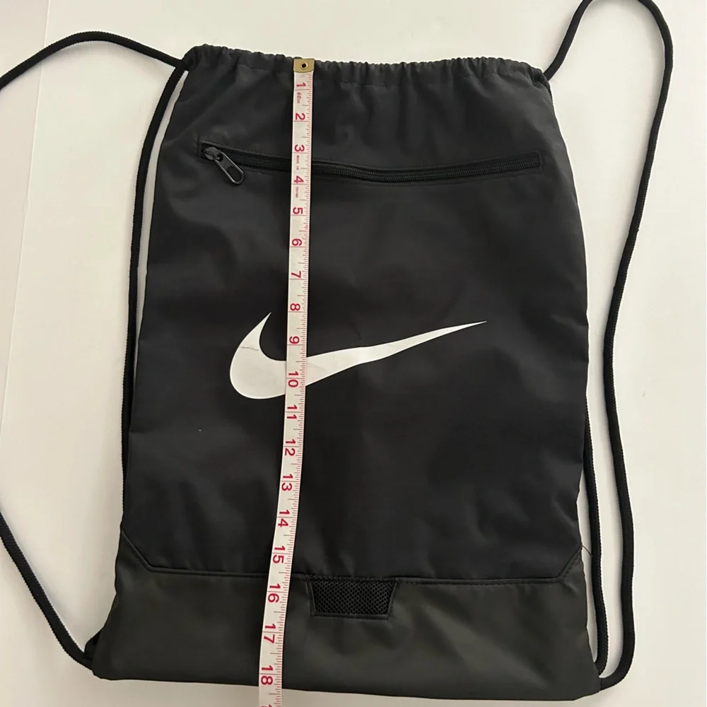 Nike Black White lightweight Training Gym Sack backpack - Picture 7 of 7